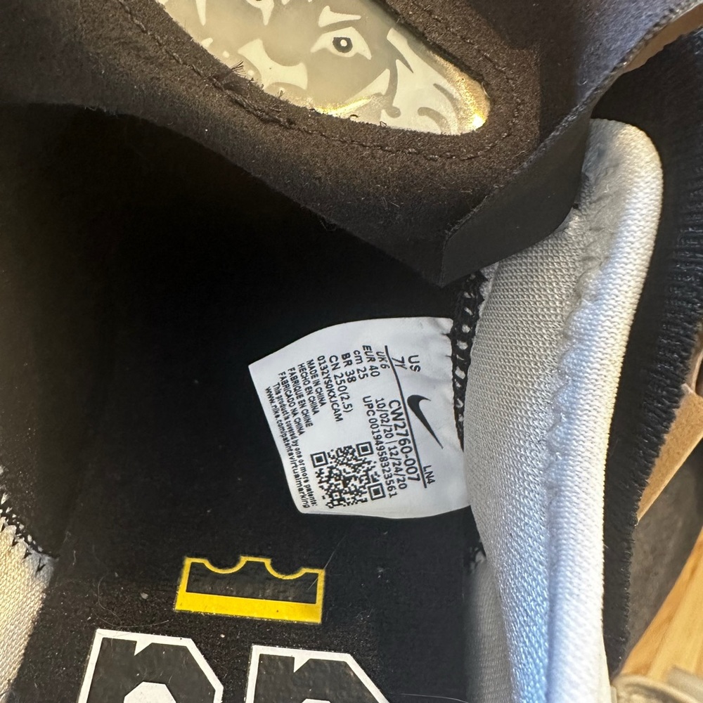 LEBRON XVIII (GS) sneakers NWB - Picture 7 of 10